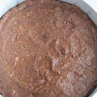 Выложить тесто в форму с пергаментом (у меня диаметр 20 см) и выпекать в разогретой до 170 °С духовке 50-55 минут.