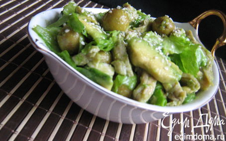 Рецепт Салат из курицы с авокадо и оливками