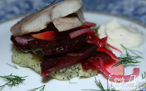 Рецепт Угорь с маковыми оладушками и салатом из свеклы и яблок