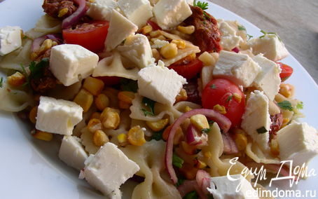 Рецепт Салат с пастой, кукурузой-гриль, вялеными томатами и фетой