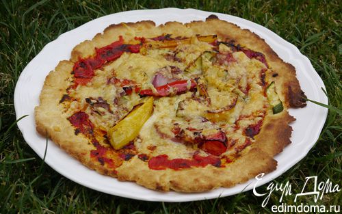 Рецепт Быстрая пицца с перцем, цукини и красным луком