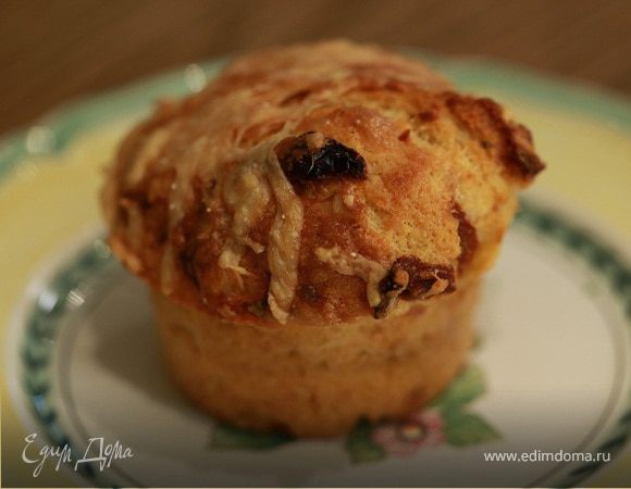 Маффины с вялеными помидорами и сыром