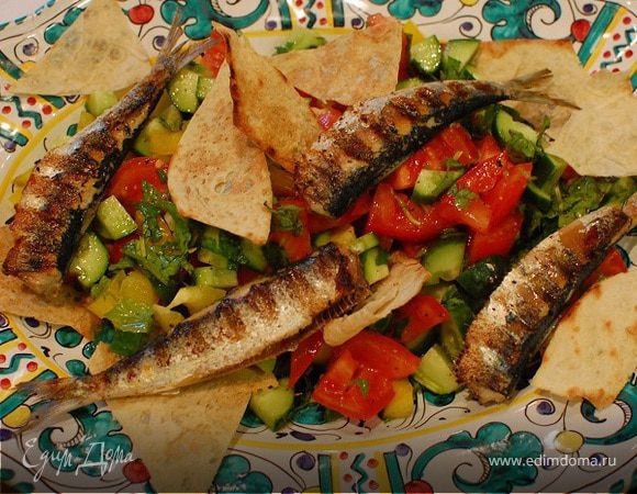 Сардинки с легким салатом и чипсами из лаваша 
