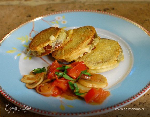 Шампиньоны с зеленым помидором, жаренным в кляре 