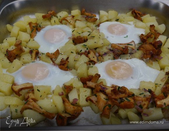 Яйца, запеченные с грибами и картофелем 