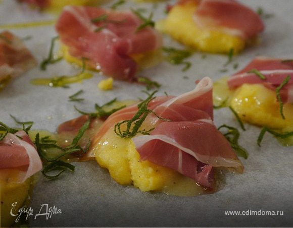 Кукурузные оладушки с прошутто 