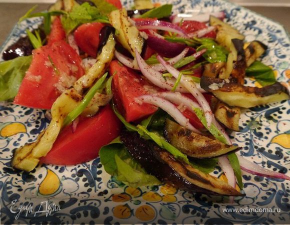 Осенний салат из баклажанов с помидорами 