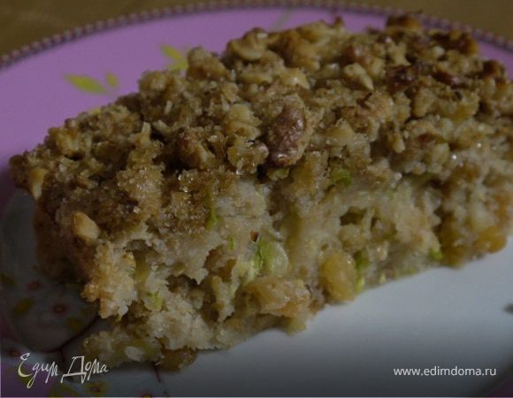 Бабушкин пирог с кабачком, изюмом и грецкими орехами