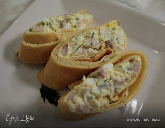 Блины с сельдью, яйцами и укропом 