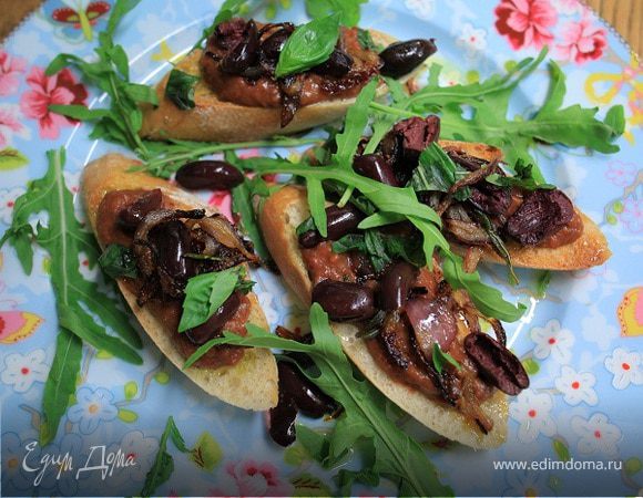 Брускетта с красной фасолью и сладким перцем 