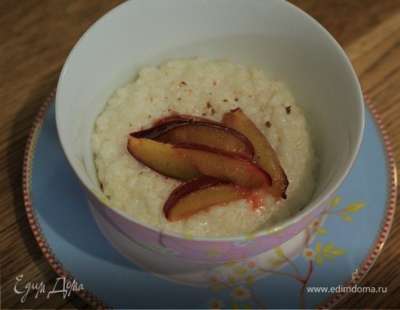 Рисовая каша со сливами и мускатным орехом 