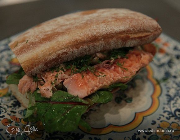 Чиабатта с семгой и каперсами 