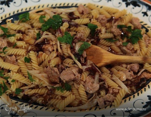 Паста с колбасками и радиккио 