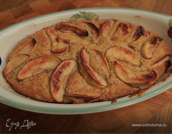 Утренний пирог с яблоками и корицей 