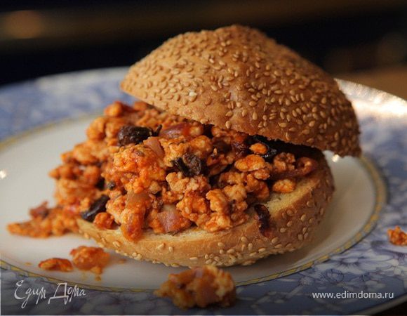 Сэндвич с индейкой, изюмом и оливками 
