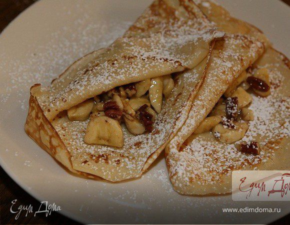 Блины с бананами, орехами пекан и кокосовой стружкой
