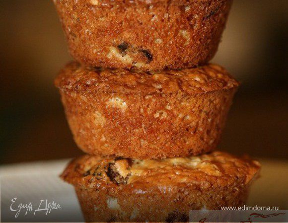 Маффины с апельсиновым соком, орехами и курагой