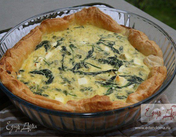 Киш с фетой, шпинатом и зеленым луком