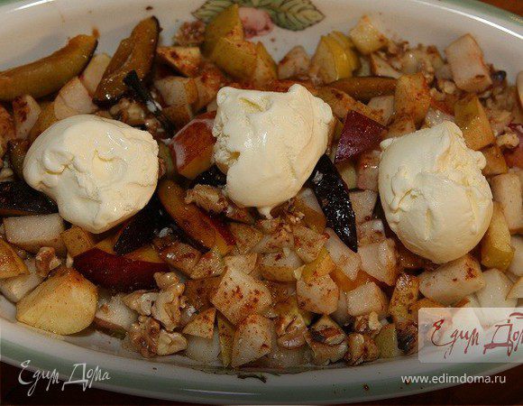 Фрукты, запеченные с клюквой и грецкими орехами