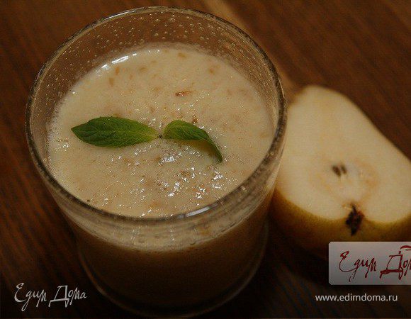 Грушевый смузи с йогуртом и апельсиновым соком