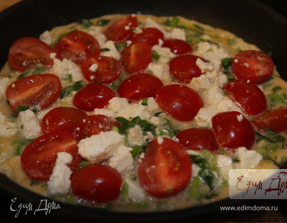 Открытый омлет с фетой и помидорами черри