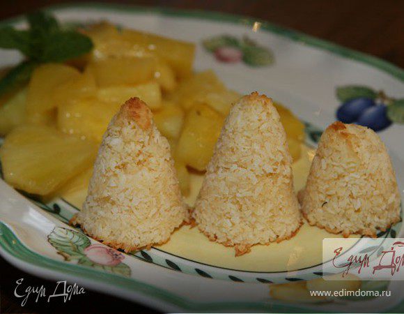 Ананасы фламбе с кокосовыми башенками