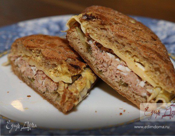 Горячий бутерброд с тунцом и сыром по-орегонски