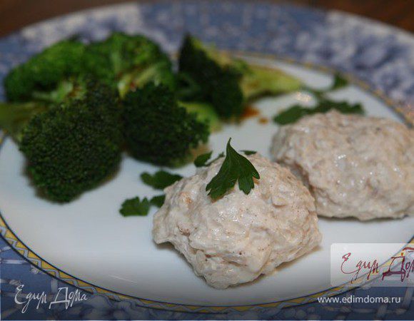 Паровые котлетки из индейки с брокколи