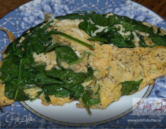Взбитые яйца со шпинатом, сыром и майораном