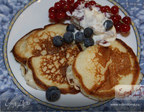 Творожные оладьи с ягодами