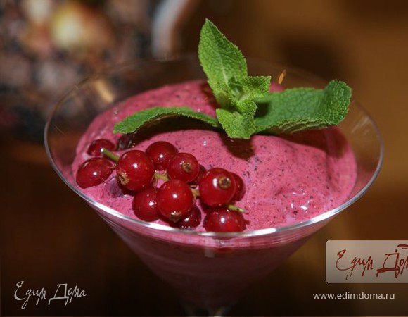 Коктейль из черной смородины