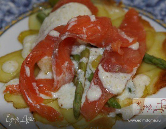 Картофельный цветок с семгой и перепелиными яйцами