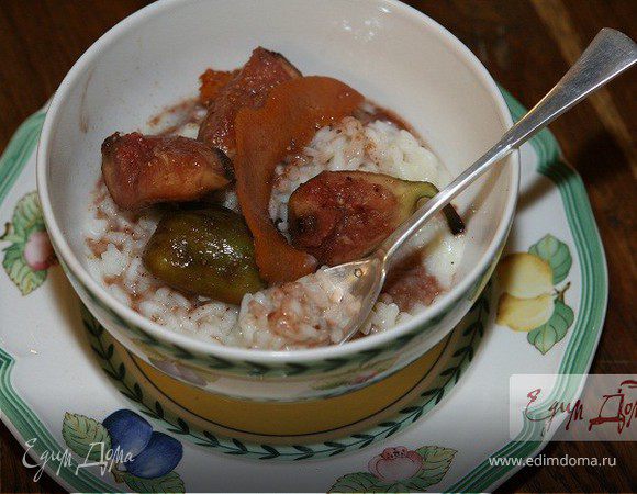 Рисовая каша со свежим инжиром и пряностями