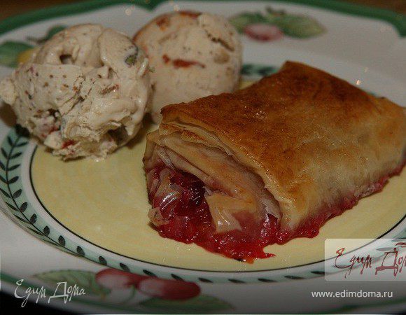 Ванильные штрудели со сливами