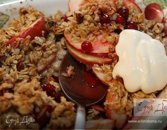 Овсянка с яблоками, клюквой и орехами пекан