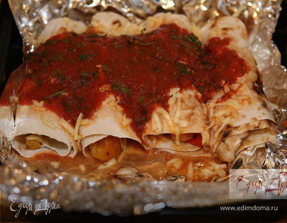 Буррито с индейкой, помидорами и сыром