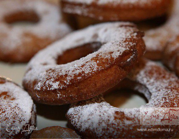 Пончики на кефире с корицей и мускатным орехом