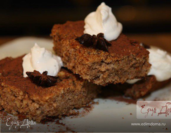 Пирог с грецкими орехами и кофейным сиропом