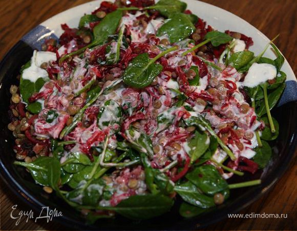 Чечевица со свеклой, шпинатом и йогуртовой заправкой 