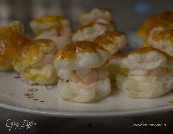 Тарталетки с креветками и соусом бешамель