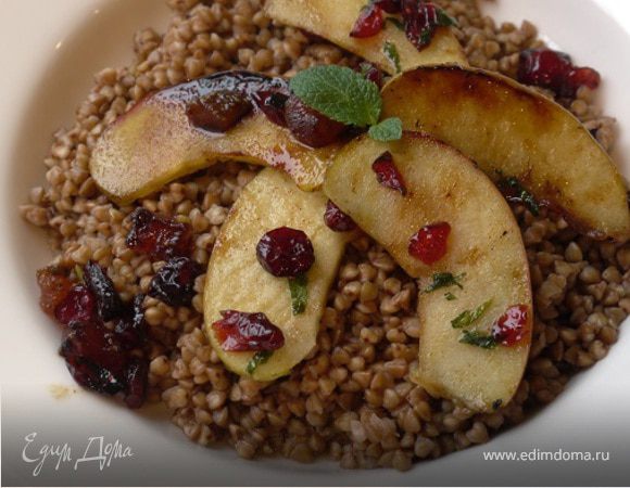 Гречневая каша с фруктовой заправкой