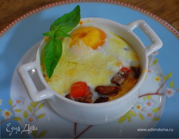 Яйца по-мексикански, запеченные с фасолью 