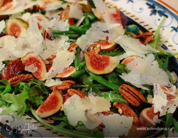 Салат из инжира с фасолью и орехами пекан 