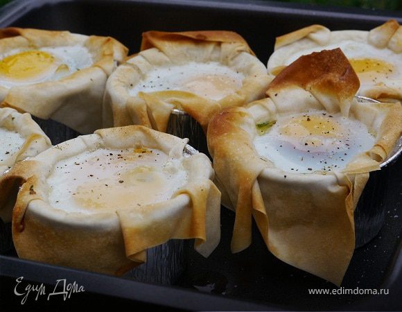 Яйца, запеченные в корзиночках фило с грибами
