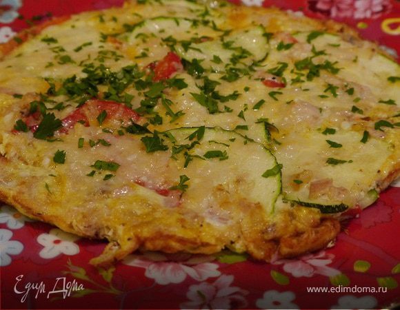 Фриттата с тунцом, кабачком и сладким перцем 