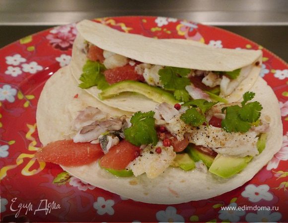 Такос с рыбой и грейпфрутовым соусом 