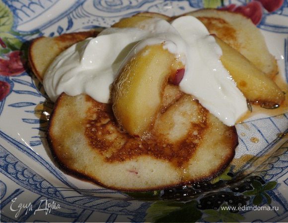 Оладьи с яблоками и яблочной карамелью