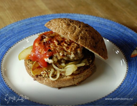 Сэндвичи со свиными котлетками и яблоками