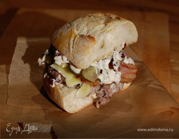 Чизбургер с беконом и дижонским соусом 