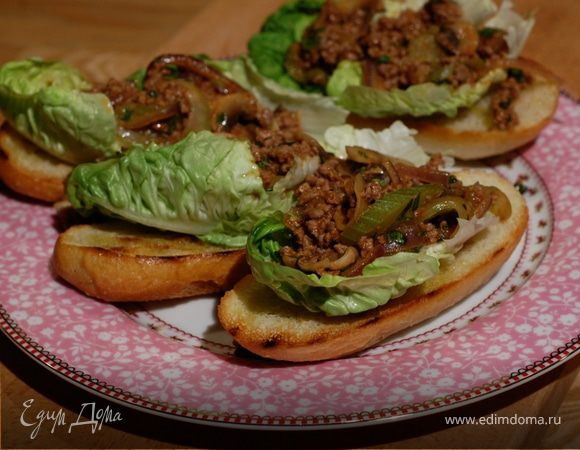 Сэндвич с говядиной, грибами и сельдереем 